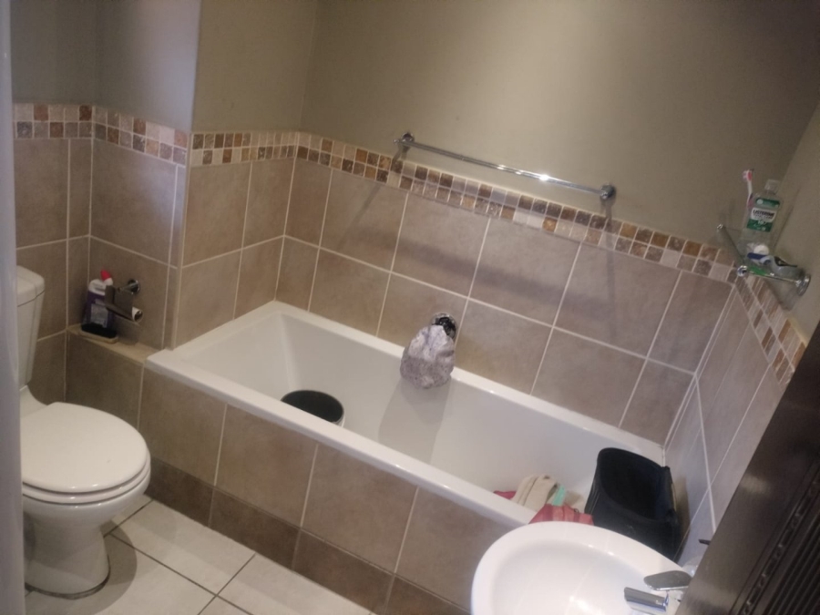 1 Bedroom Property for Sale in Langenhovenpark Free State
